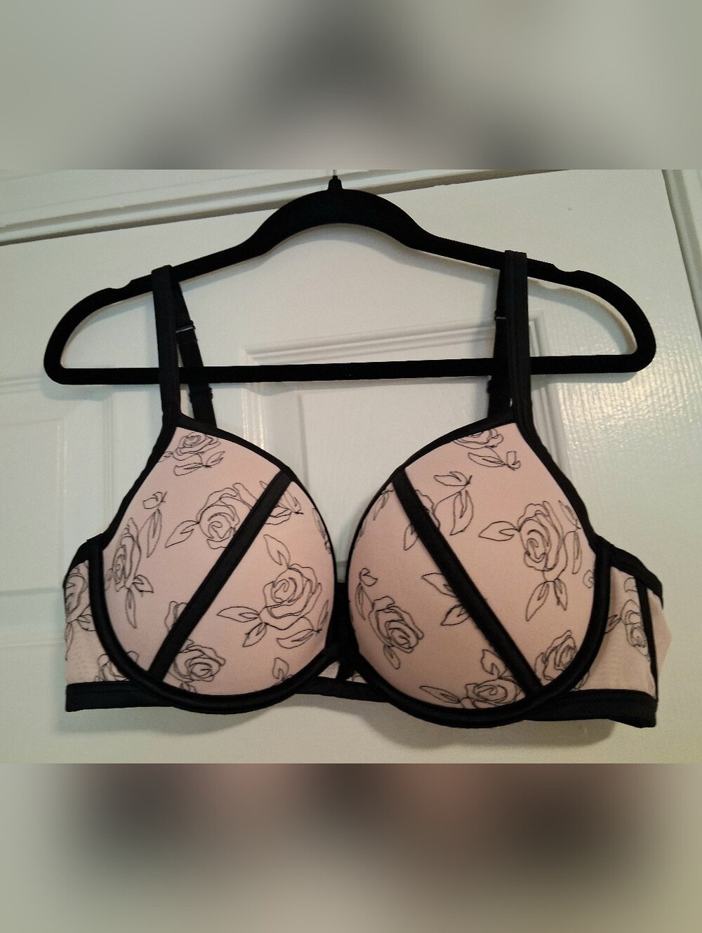 Torrid Women's Pink Floral Underwire Bra with Black Trim, Size 40D